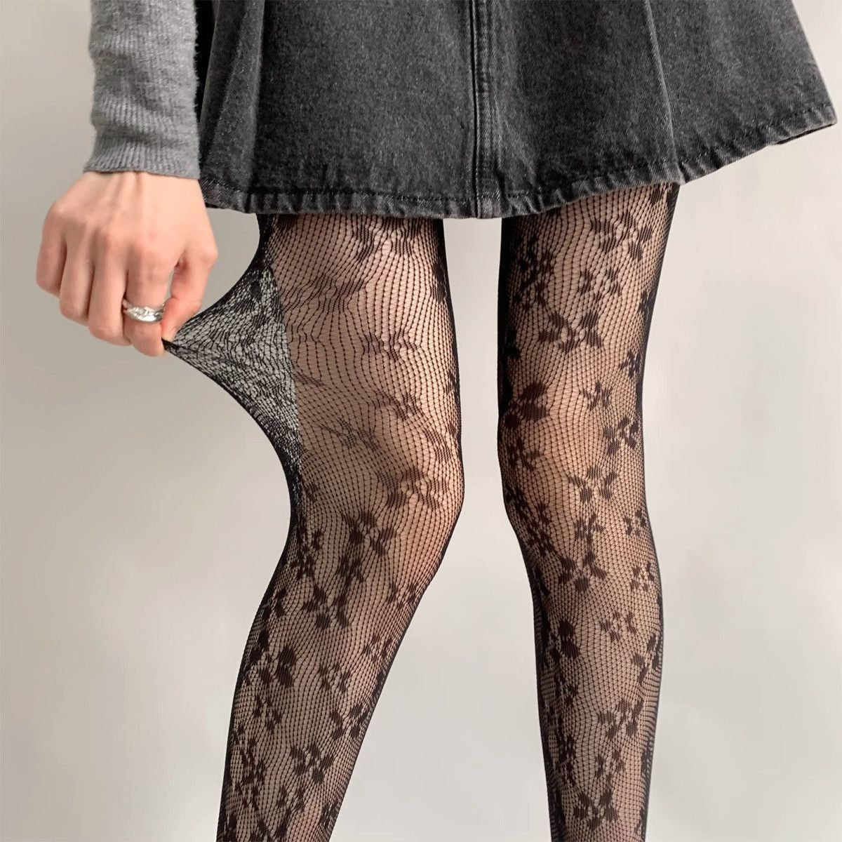 ①Classic Sheer Tights – Slim & Stylish